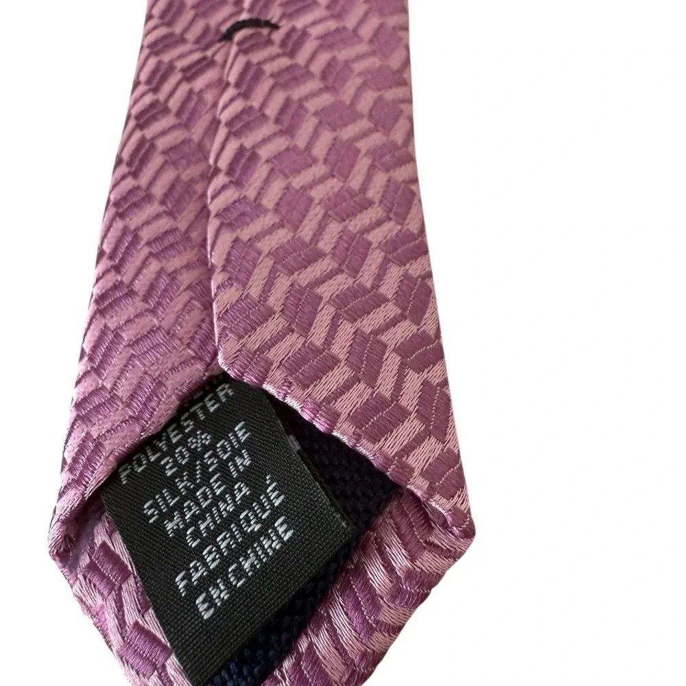Michael Kors Poly Silk Blend Pink Herringbone Men’s Tie 58 inches  Work Dress.